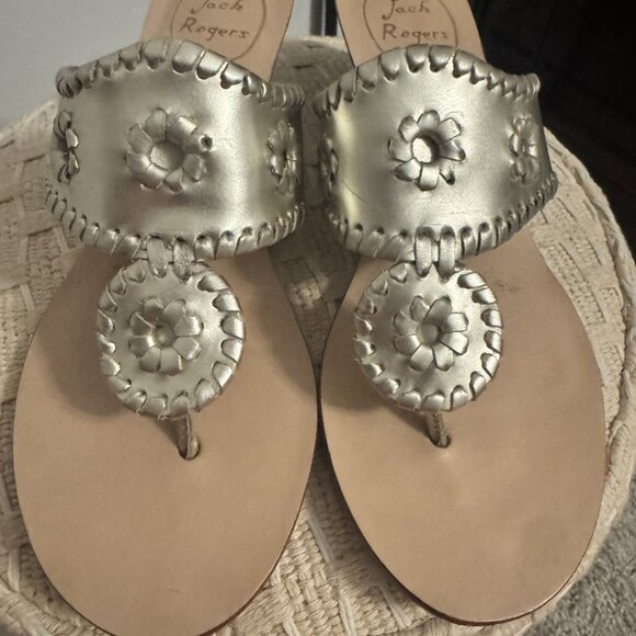 Jack Rogers Size 6 Jack Rogers Silver Metallic Leather Whipstitch Thong Sandals - Picture 1 of 5